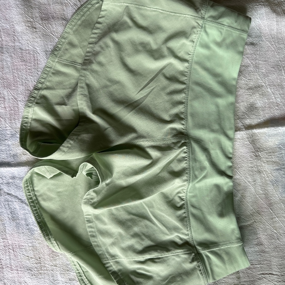 Lululemon Speed Up 2.5 inch shorts